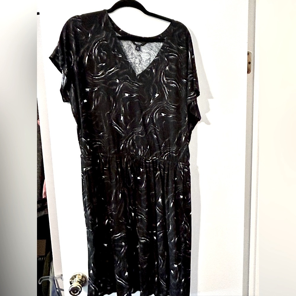 Simply Vera Vera Wang black and white dress. Size XL